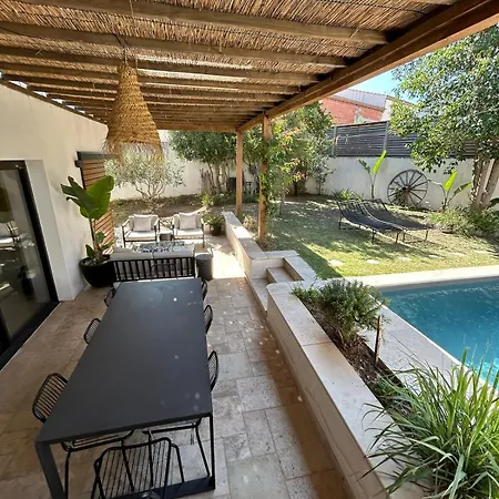 Maison D'architecte Avec Piscine Au Centre-ville فيلة
