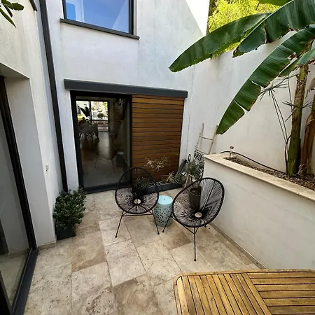 Maison D'architecte Avec Piscine Au Centre-ville فيلة *