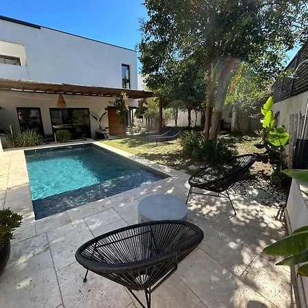 Maison D'architecte Avec Piscine Au Centre-ville *
