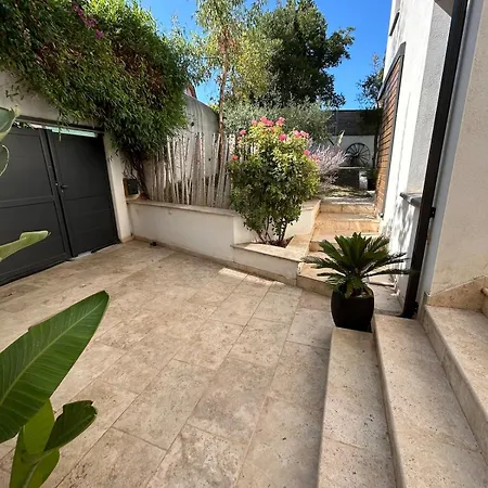 Maison D'architecte Avec Piscine Au Centre-ville فيلة